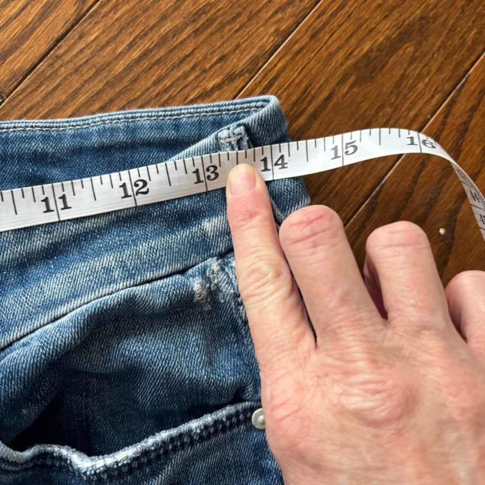 Mother ‘The Looker’ Distressed Jeans - Size 27 - Retail $275 - Picture 11 of 12